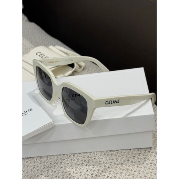 Celine 白色 側邊字母logo搭配 墨鏡