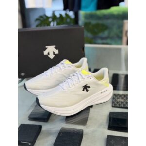 Descente 迪桑特 經典 箭頭小logo設計 男生 健身 慢跑 球鞋