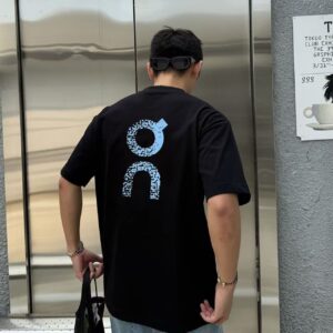 on昂跑短袖 胸口立體字母後背大logo印花短袖 純棉圓領套頭短袖T恤衫